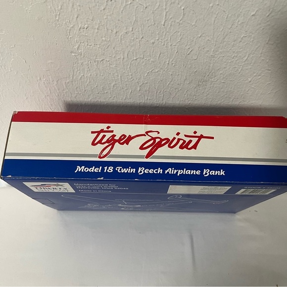 Vintage Humble Model 18 Twin Beech Die Cast Airplane Bank Box N276H - Picture 3 of 6